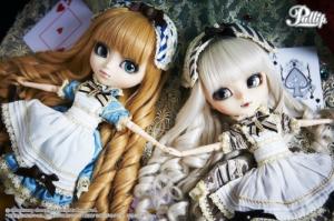 Pullip Classical Alice et Pullip Classical Alice Sepia Version 