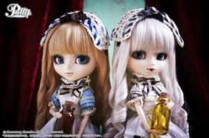 Pullip Classical Alice et Pullip Classical Alice Sepia Version 